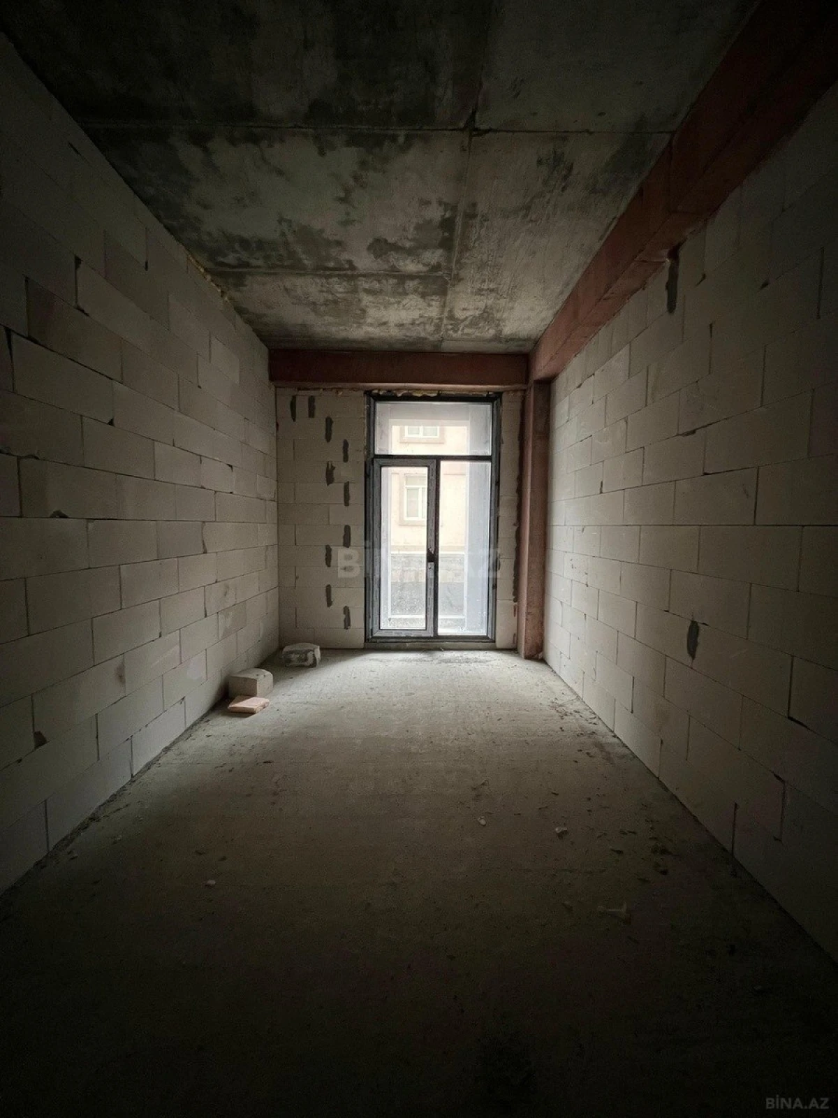 Satılır 4 otaqlı mənzil 136 m²