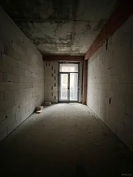 Satılır 4 otaqlı mənzil 136 m²