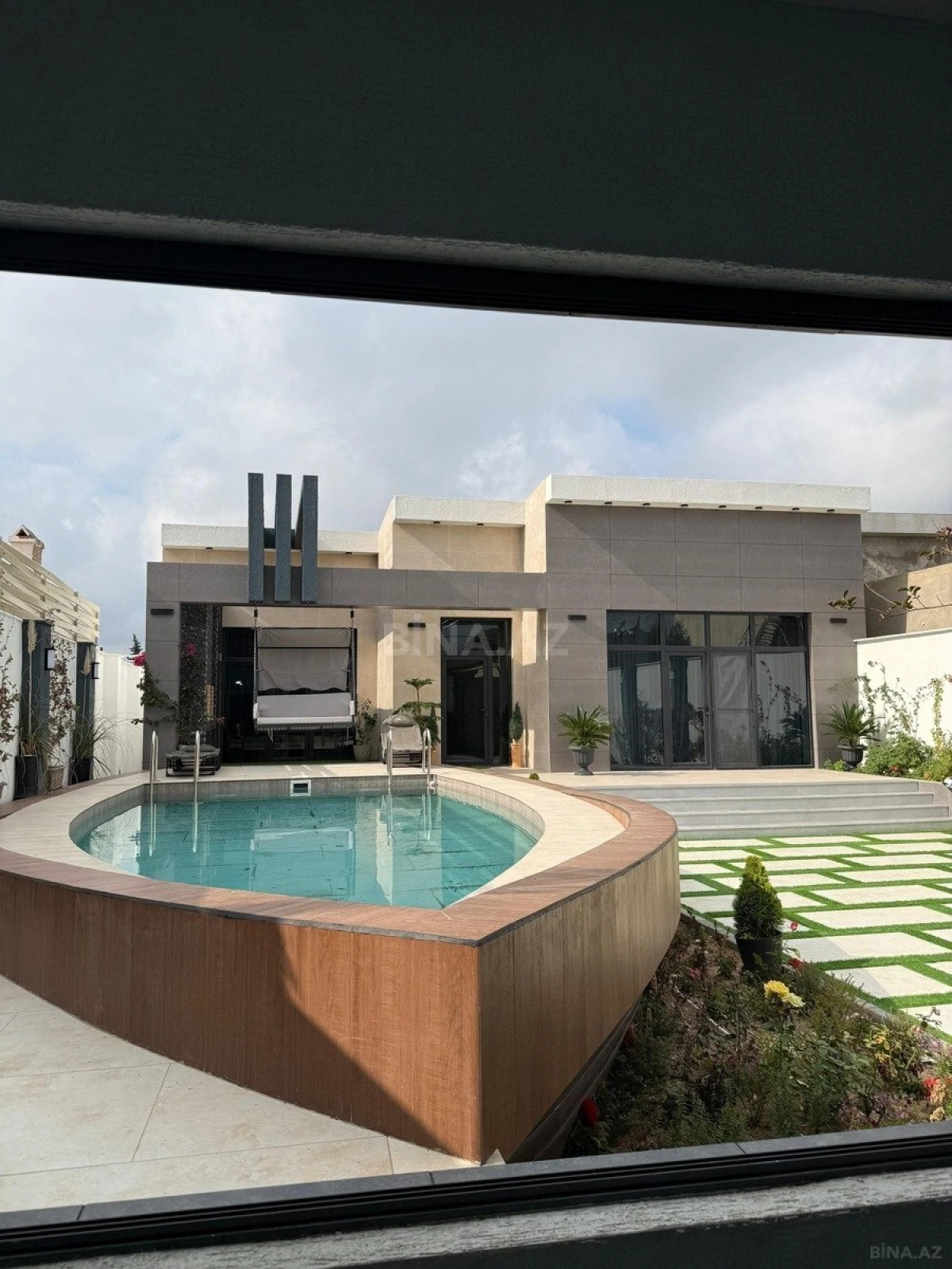 Satılır 4 otaqlı həyət evi 260 m²