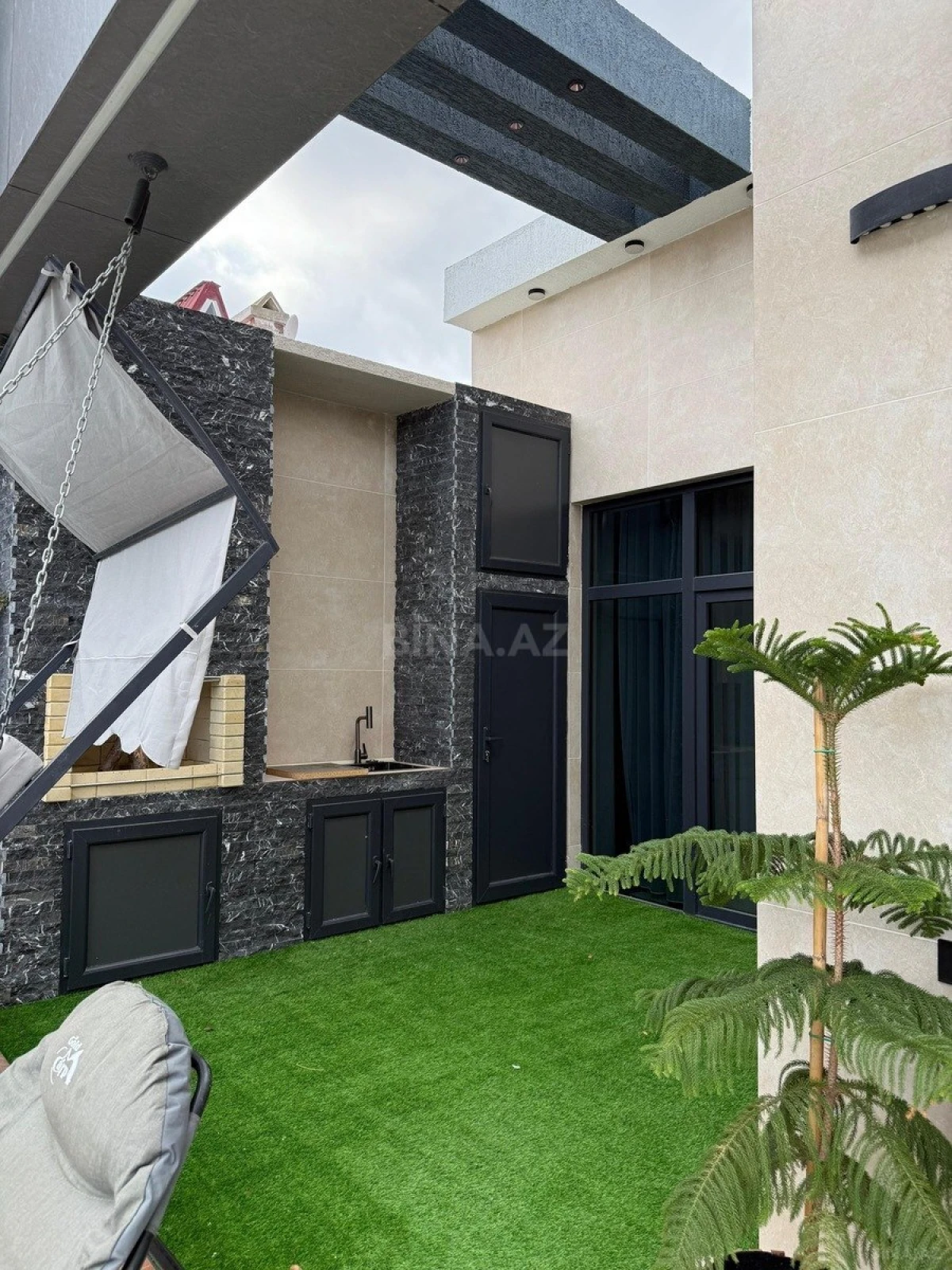 Satılır 4 otaqlı həyət evi 260 m²