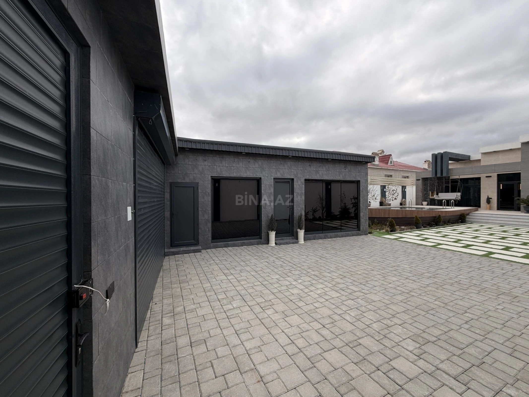 Satılır 4 otaqlı həyət evi 260 m²