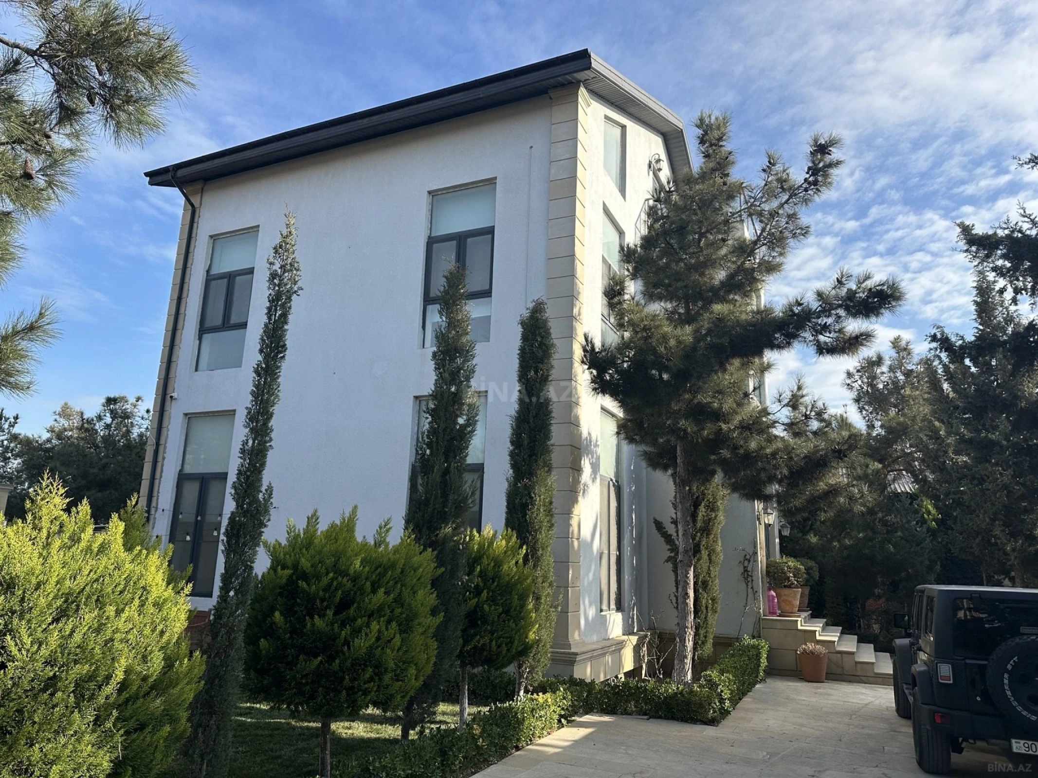 Satılır 6 otaqlı həyət evi 375.6 m²