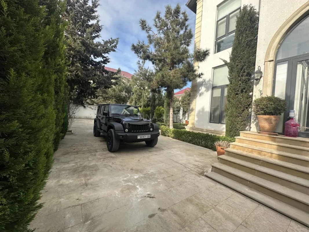 Satılır 6 otaqlı həyət evi 375.6 m²