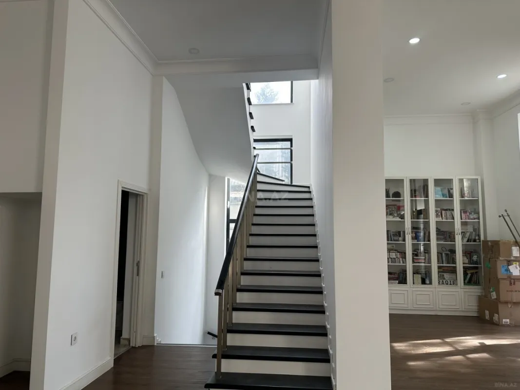 Satılır 6 otaqlı həyət evi 375.6 m²