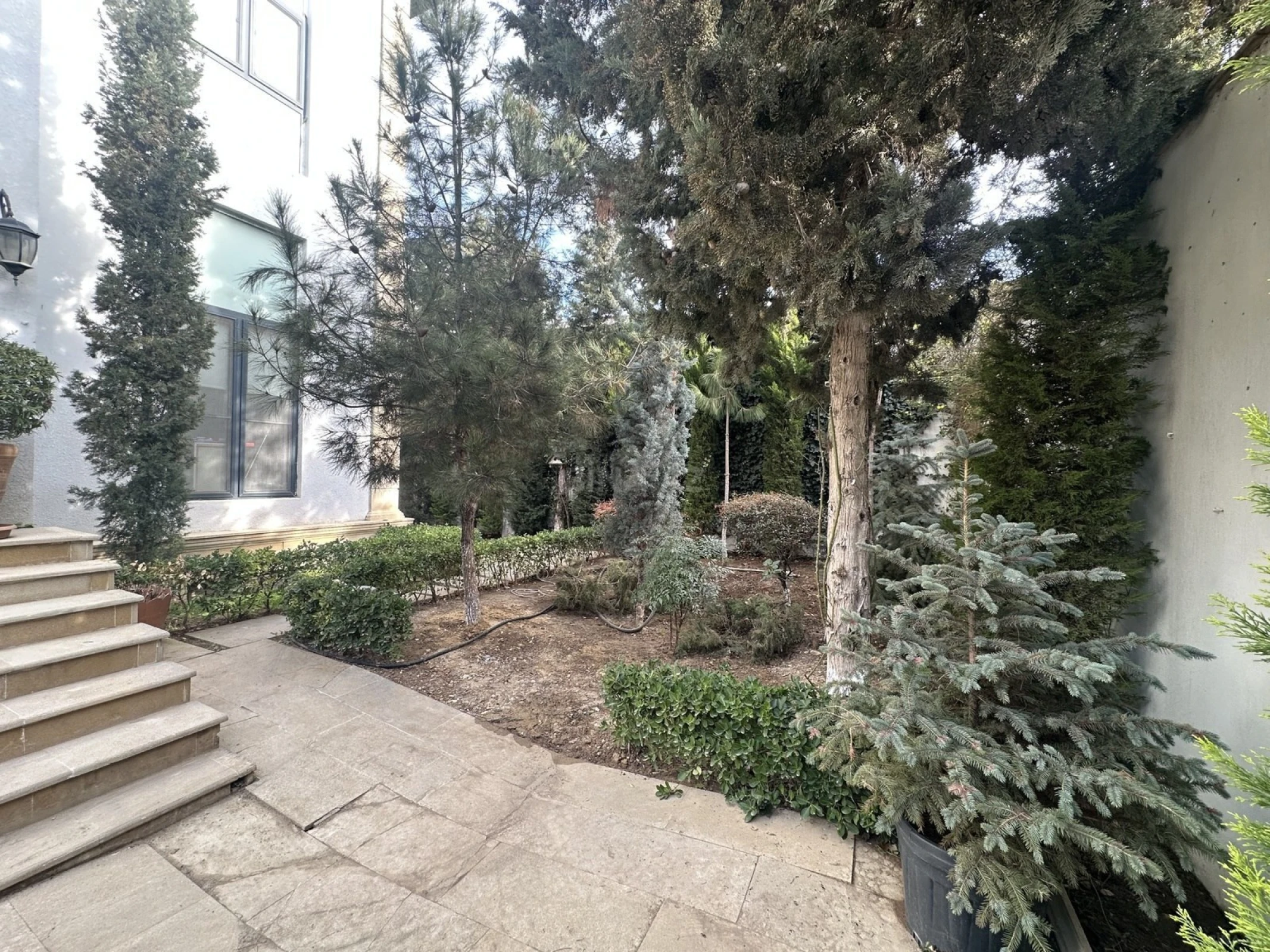 Satılır 6 otaqlı həyət evi 375.6 m²