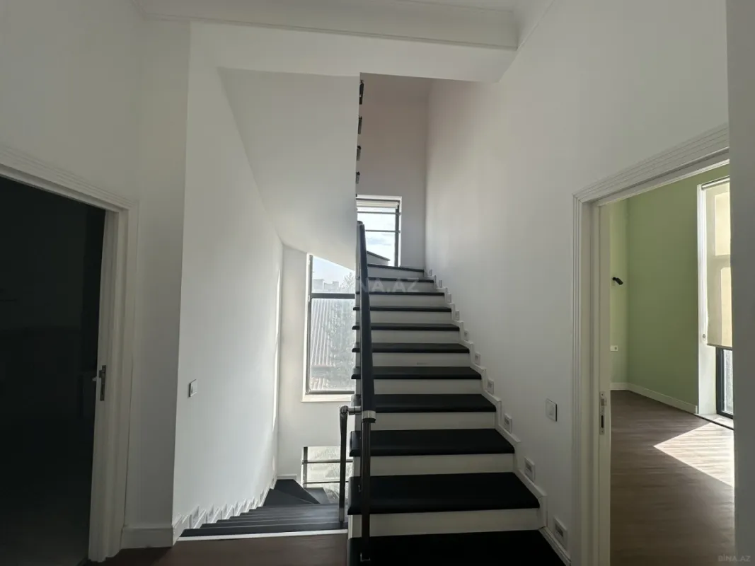 Satılır 6 otaqlı həyət evi 375.6 m²