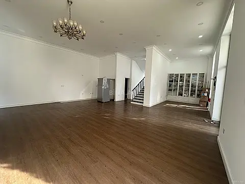 Satılır 6 otaqlı həyət evi 375.6 m²