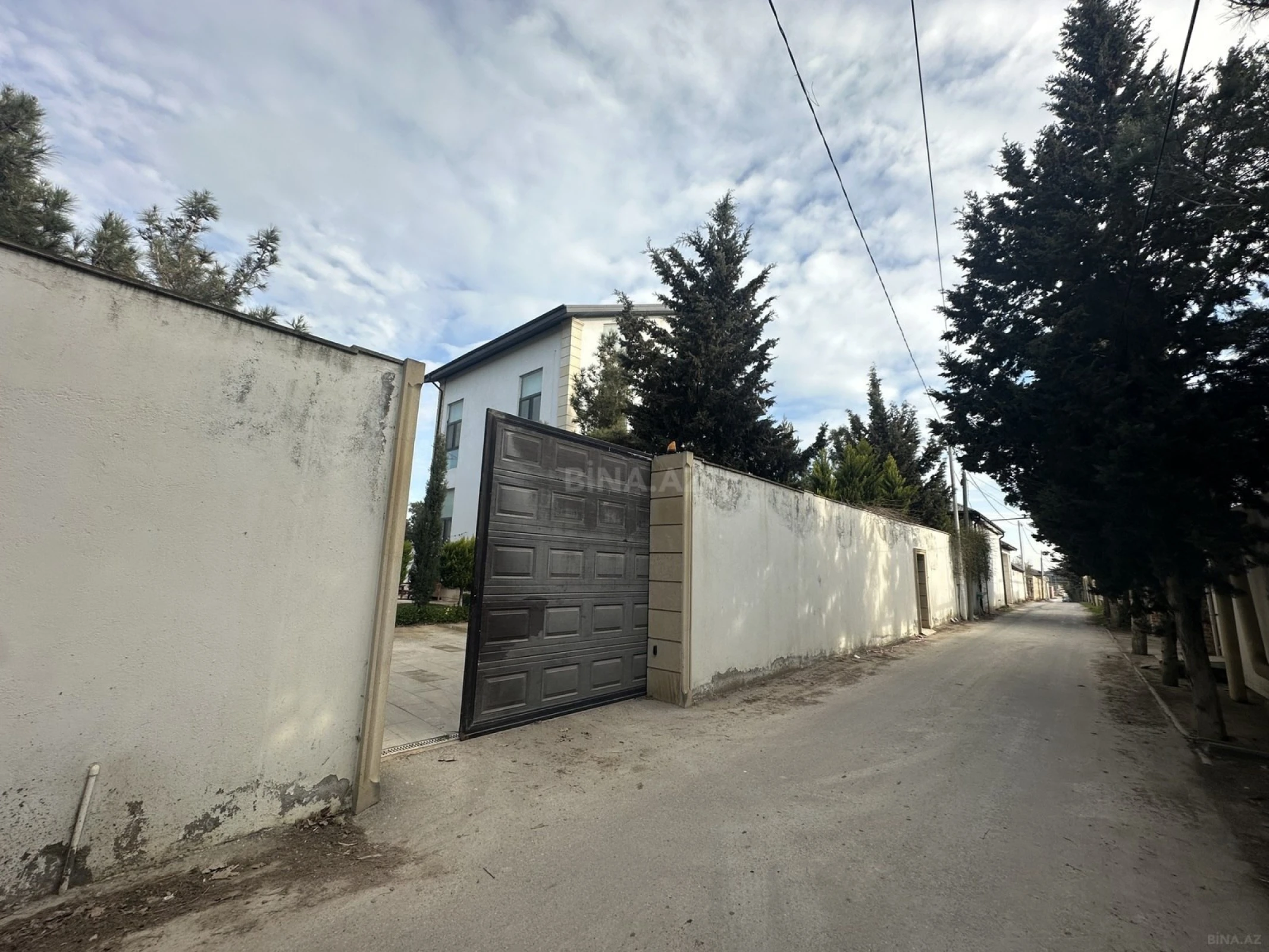 Satılır 6 otaqlı həyət evi 375.6 m²