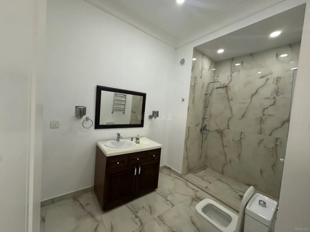 Satılır 6 otaqlı həyət evi 375.6 m²