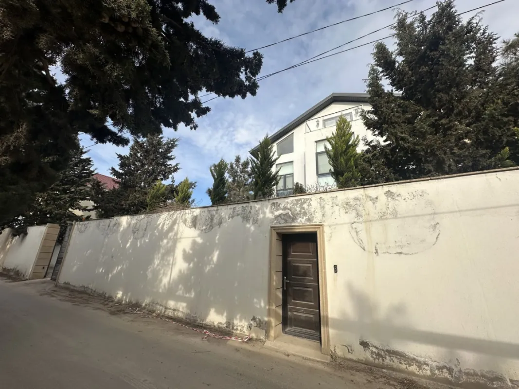 Satılır 6 otaqlı həyət evi 375.6 m²