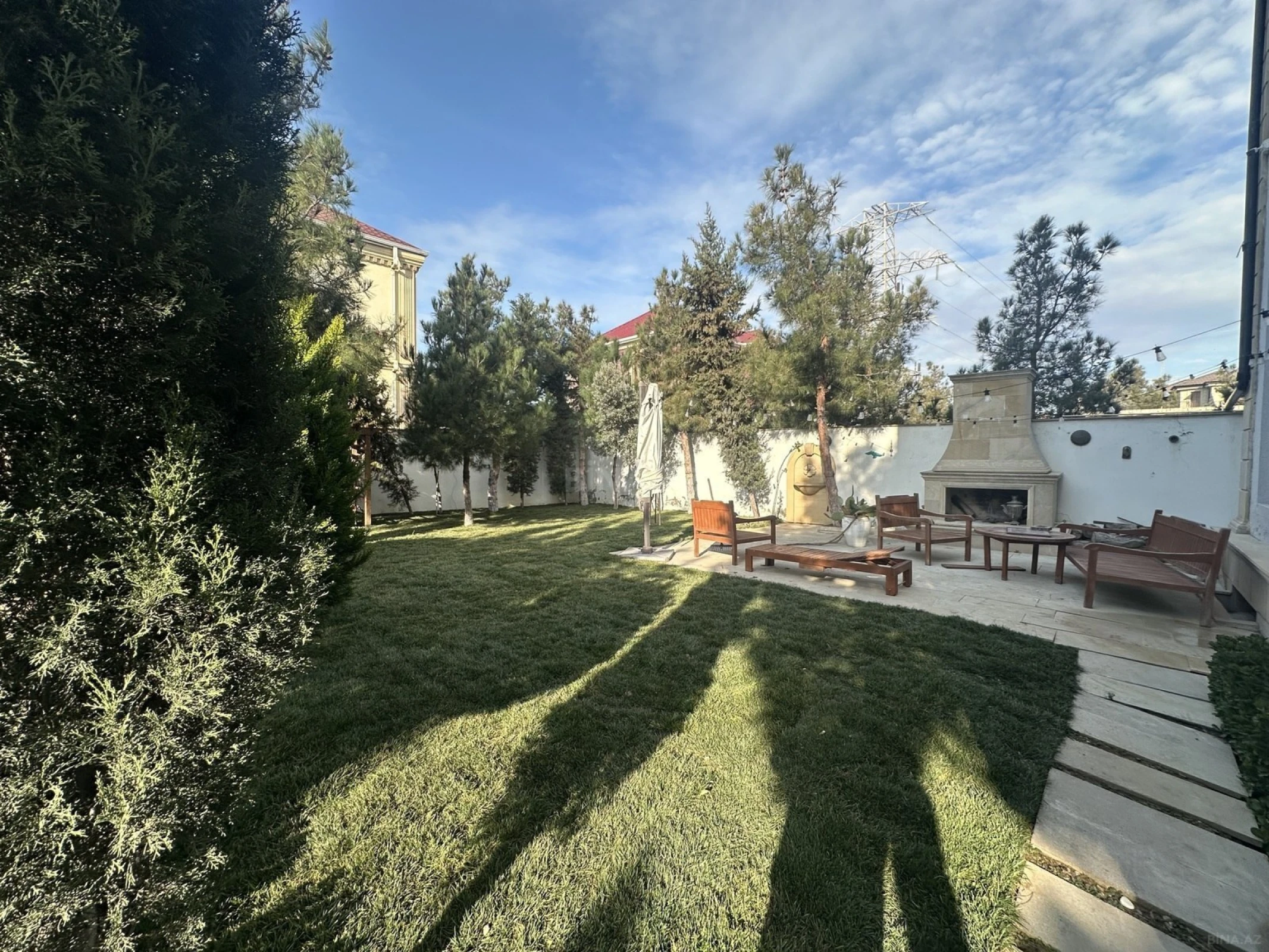 Satılır 6 otaqlı həyət evi 375.6 m²