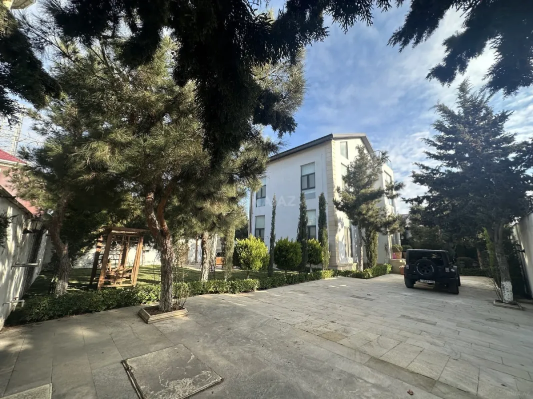 Satılır 6 otaqlı həyət evi 375.6 m²