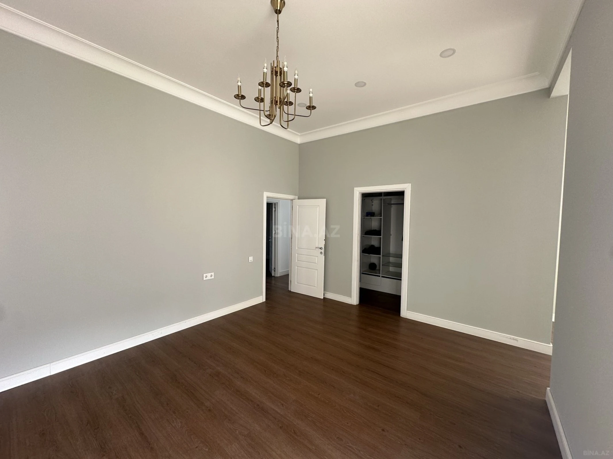 Satılır 6 otaqlı həyət evi 375.6 m²