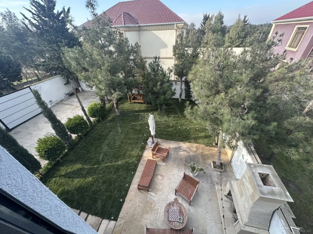 Satılır 6 otaqlı həyət evi 375.6 m²