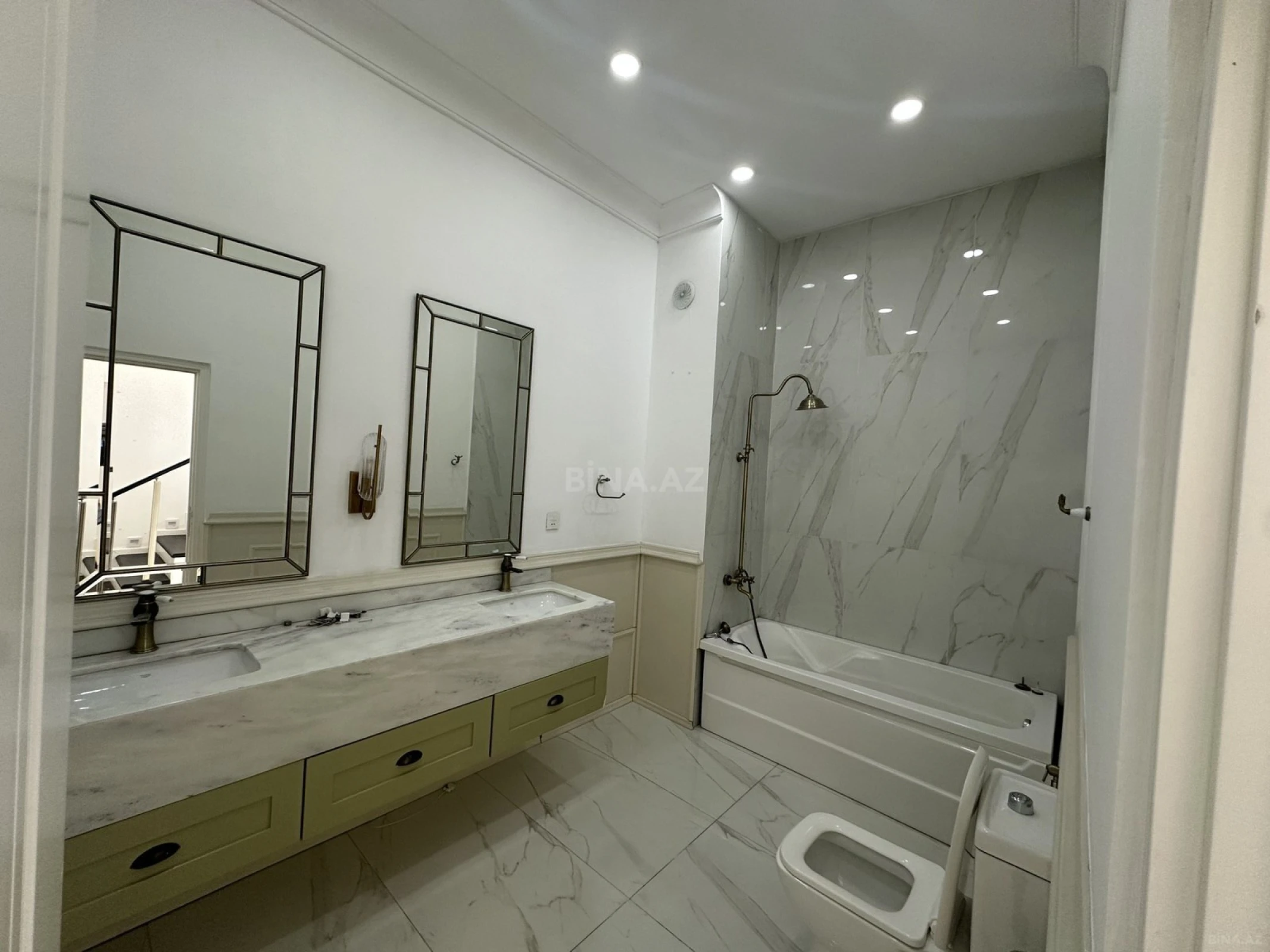 Satılır 6 otaqlı həyət evi 375.6 m²