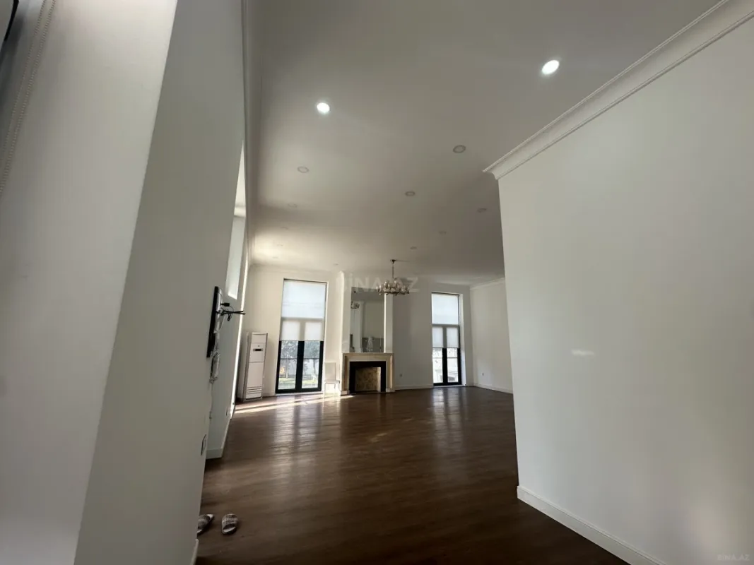 Satılır 6 otaqlı həyət evi 375.6 m²