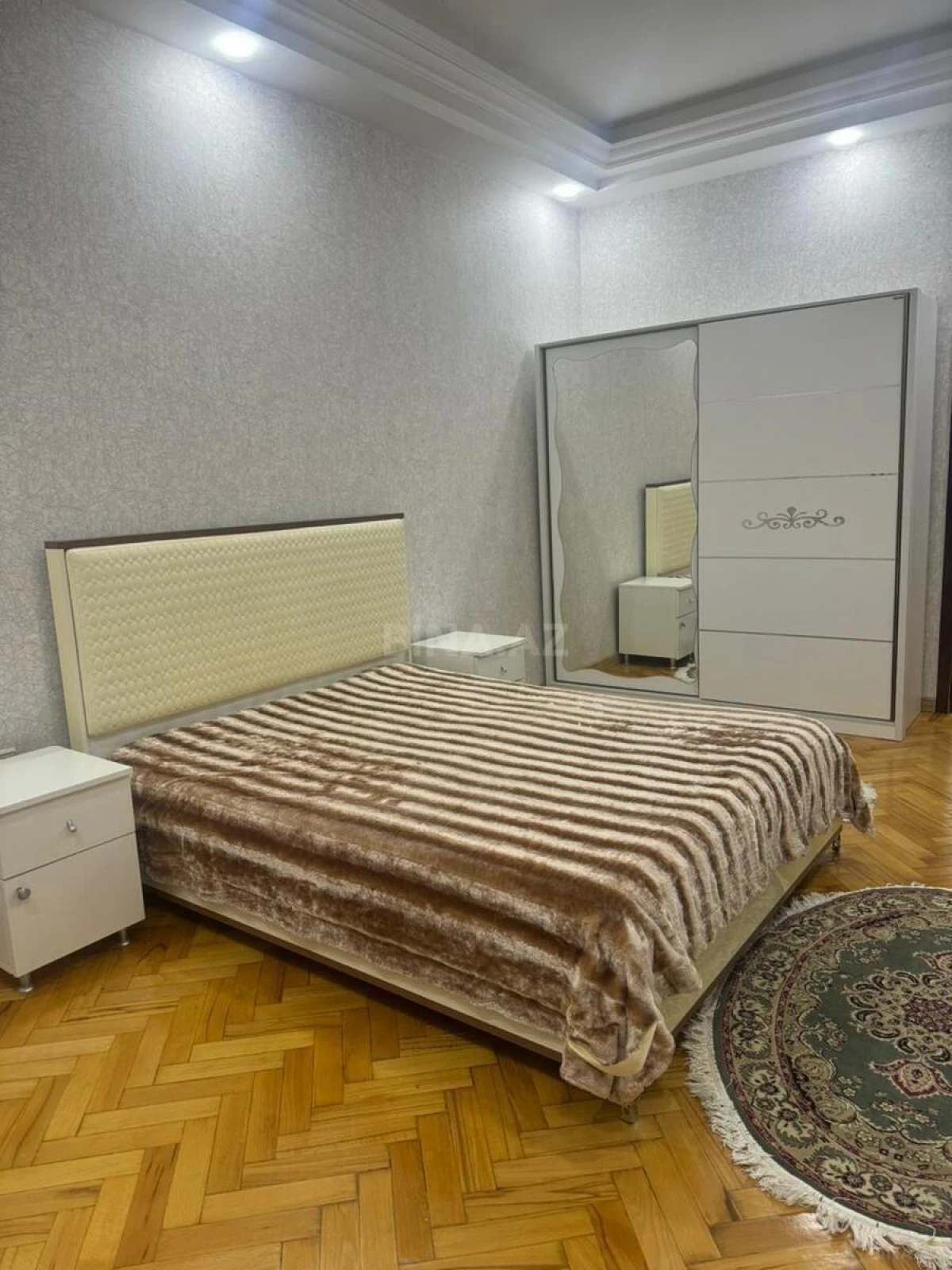 Kirayə verilir 2 otaqlı mənzil 62 m²