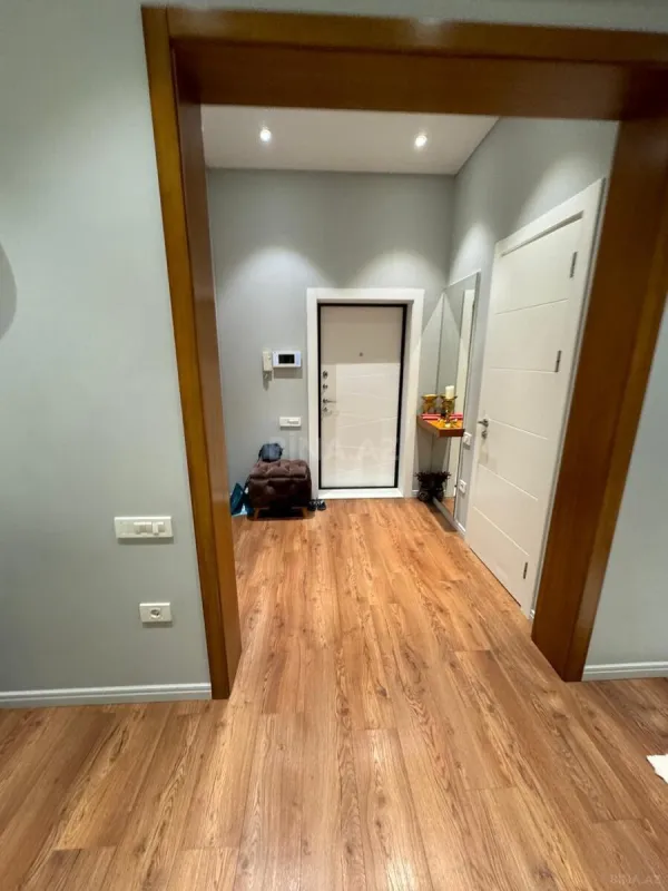 Kirayə verilir 2 otaqlı mənzil 80 m²