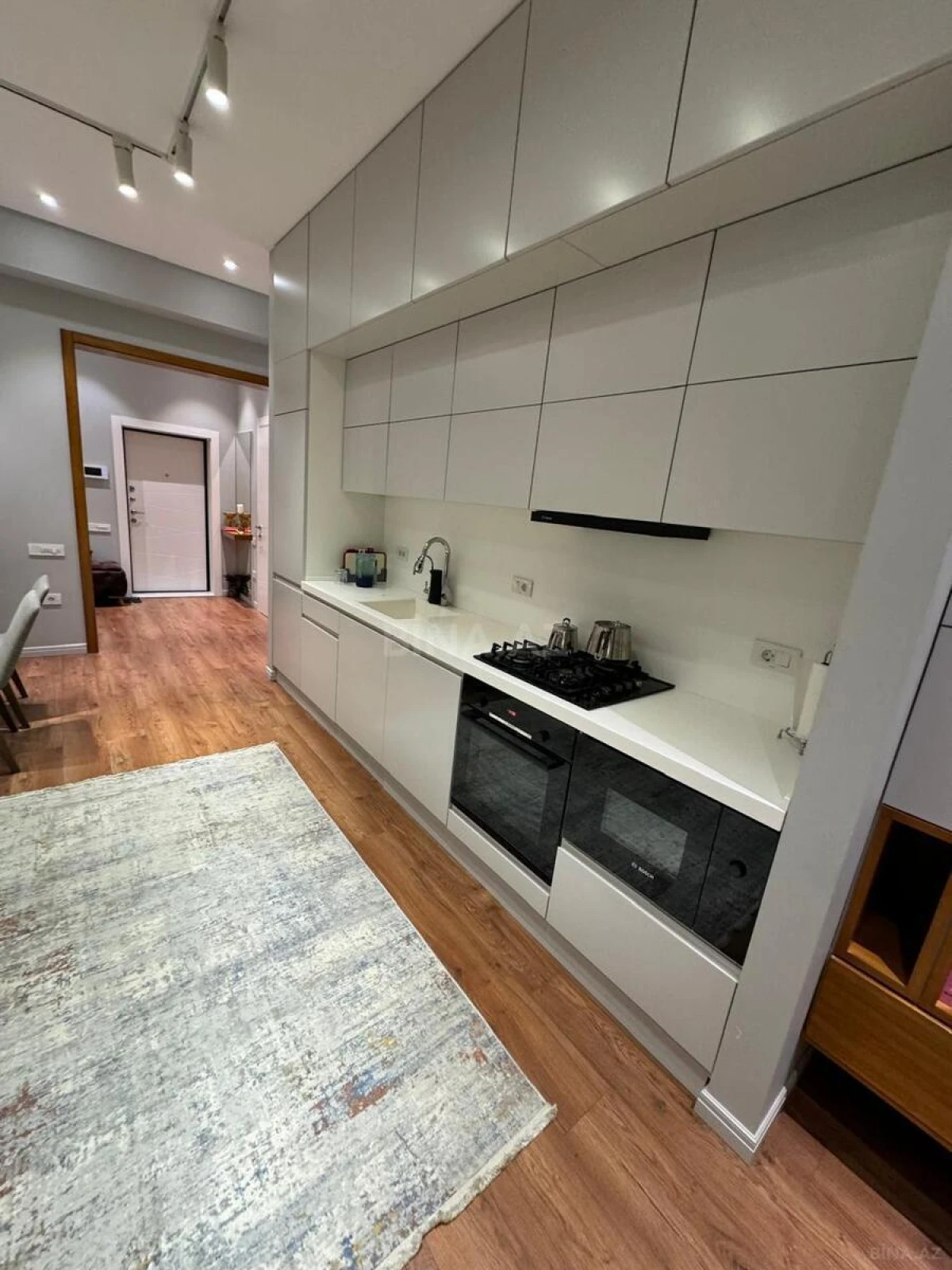 Kirayə verilir 2 otaqlı mənzil 80 m²