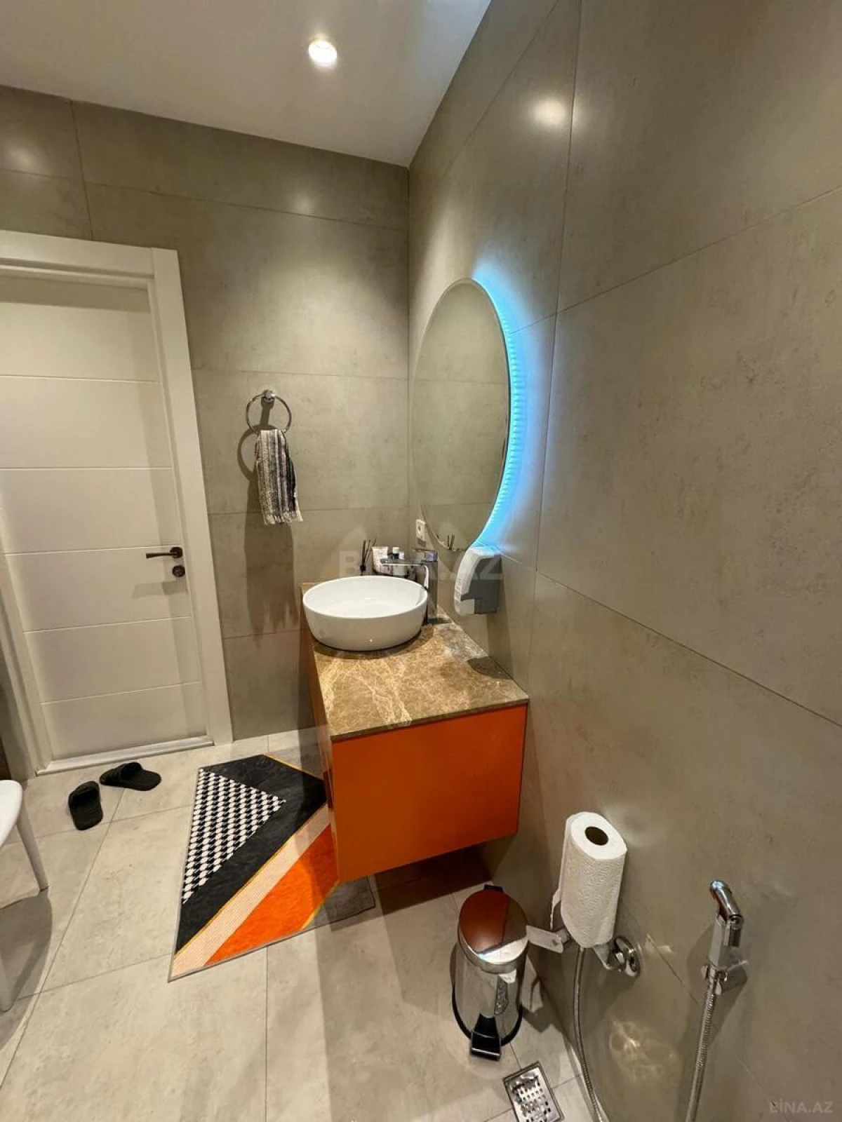 Kirayə verilir 2 otaqlı mənzil 80 m²