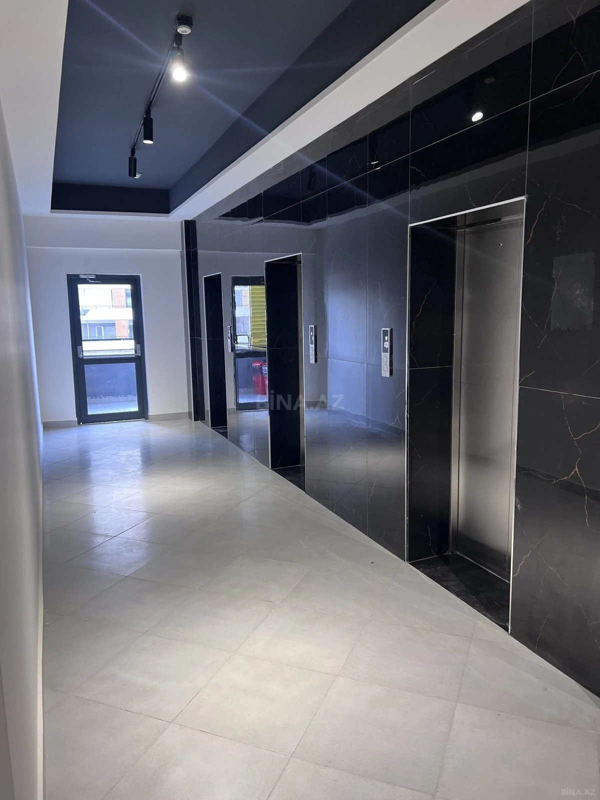 Satılır 2 otaqlı mənzil 68 m²