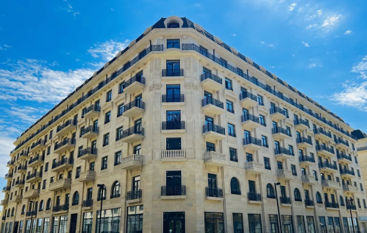 Satılır 4 otaqlı mənzil 177.4 m²