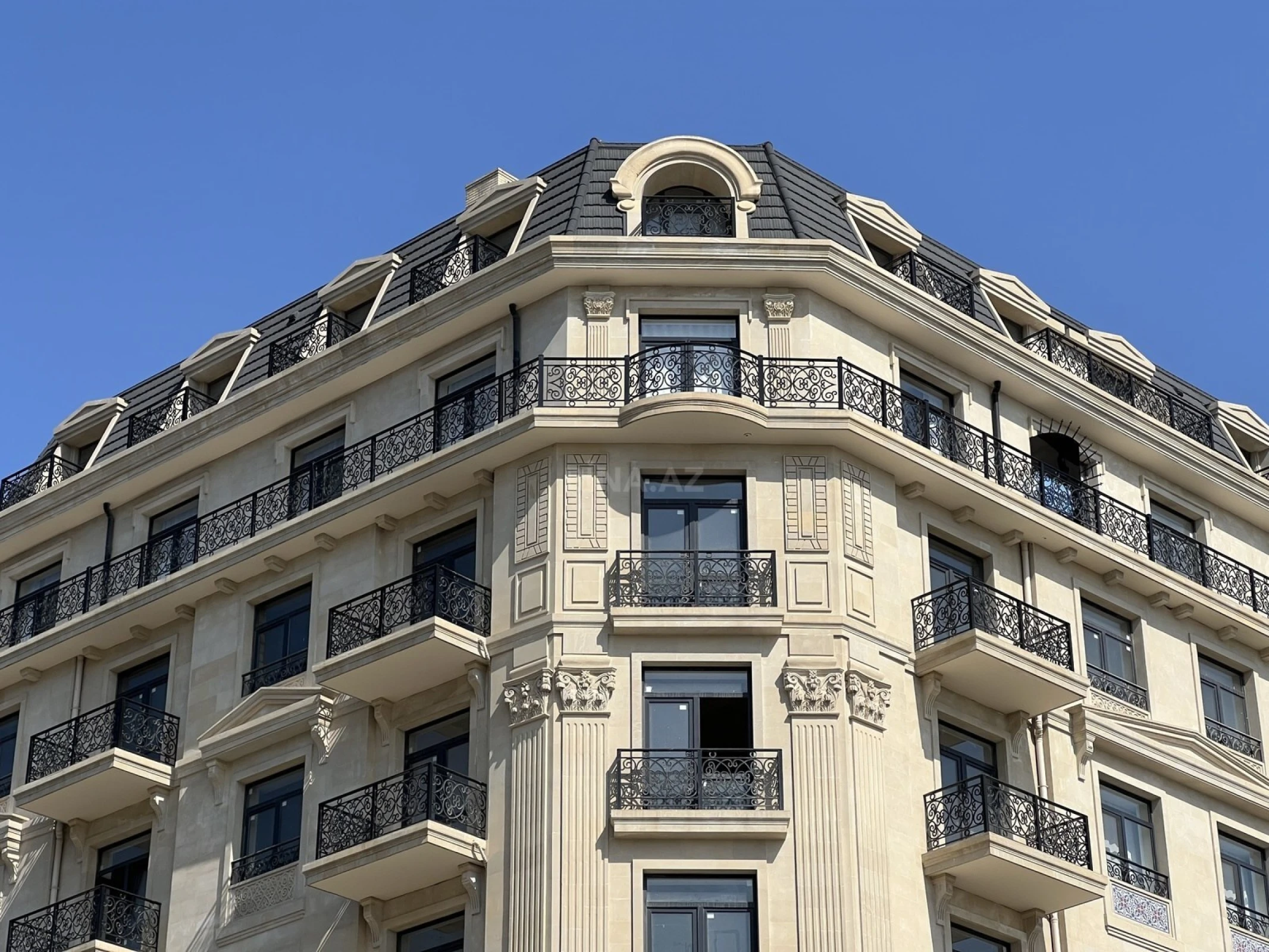 Satılır 4 otaqlı mənzil 177.4 m²