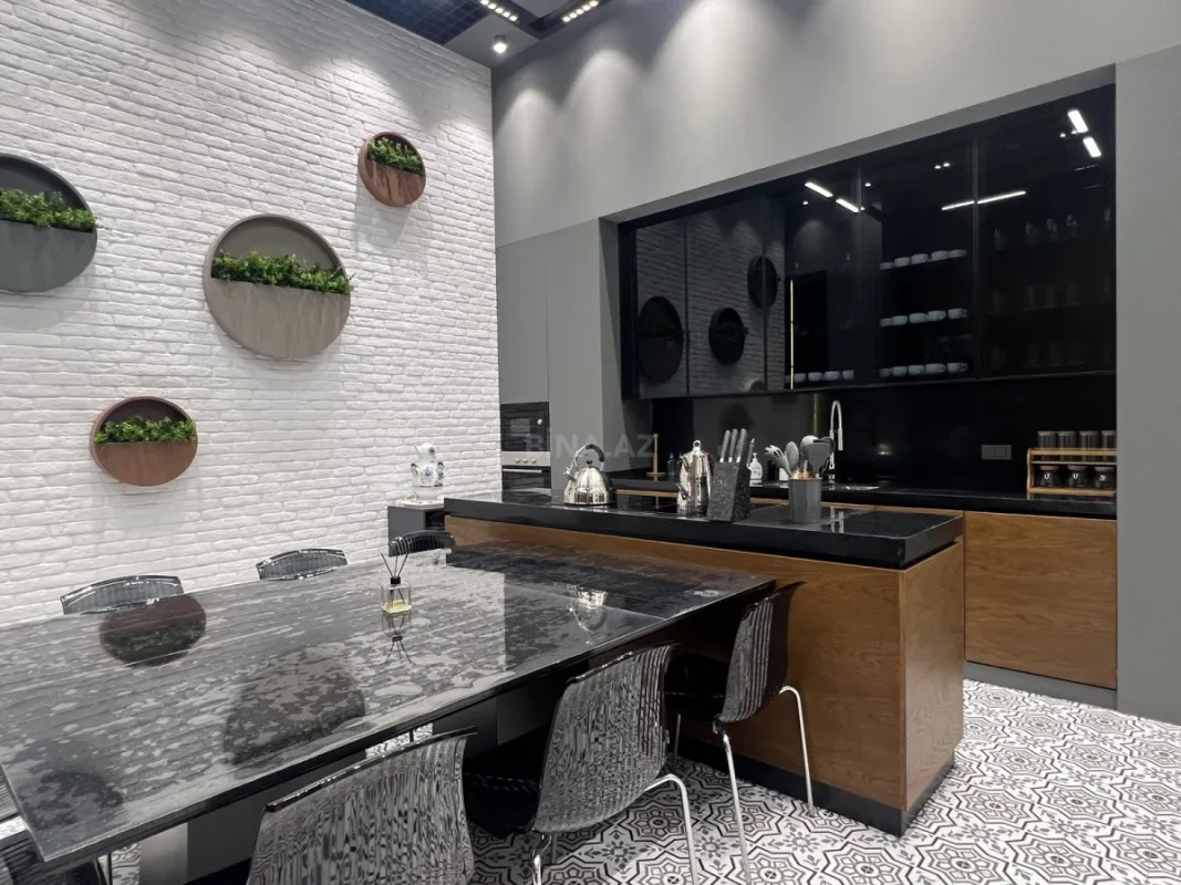 Satılır 4 otaqlı mənzil 177.4 m²