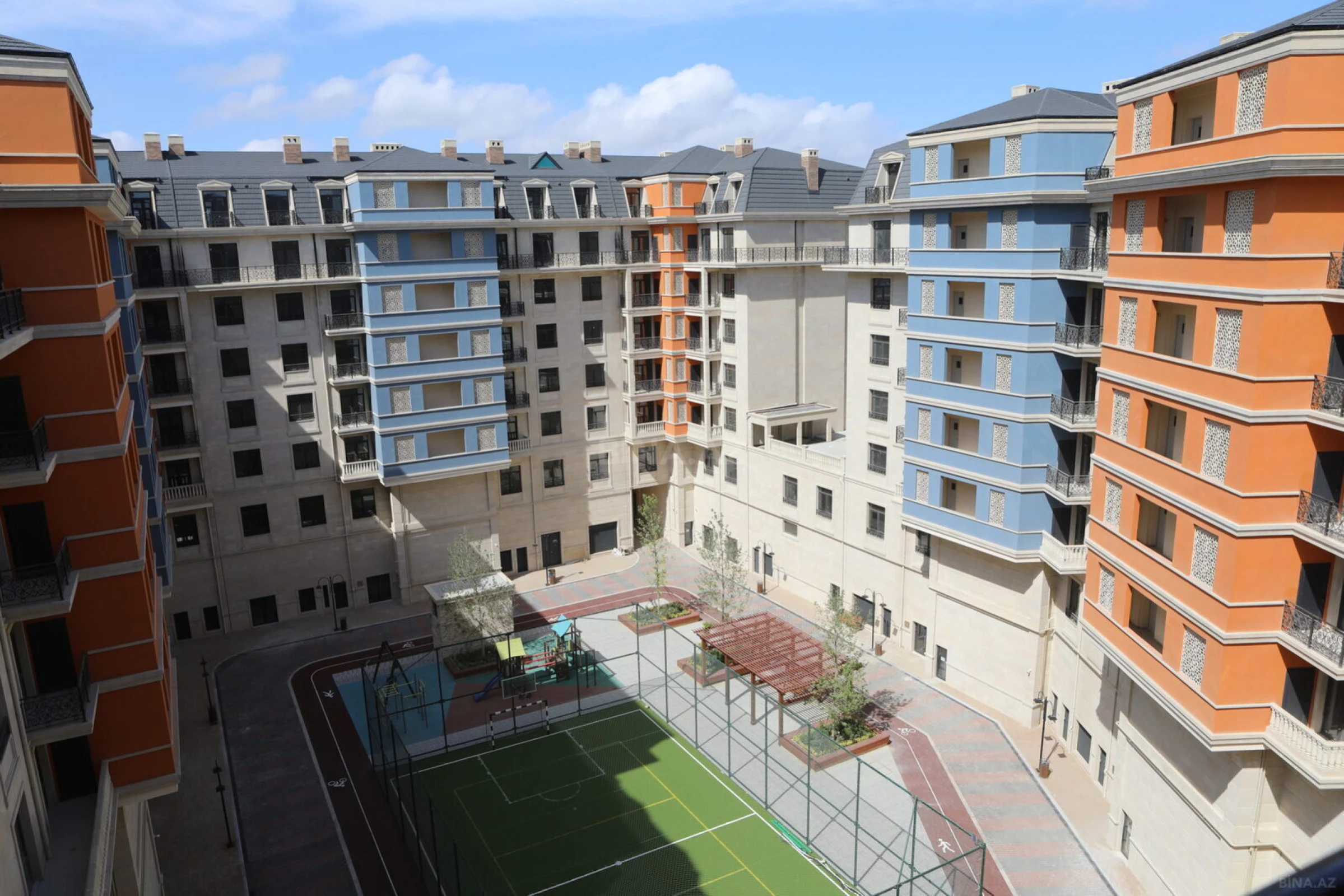 Satılır 4 otaqlı mənzil 177.4 m²