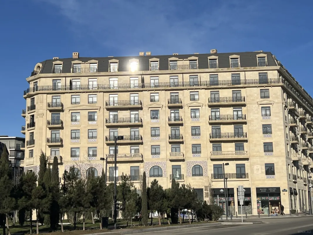 Satılır 4 otaqlı mənzil 177.4 m²