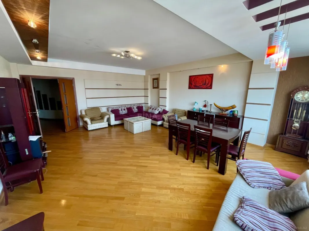 Kirayə verilir 3 otaqlı mənzil 185 m²