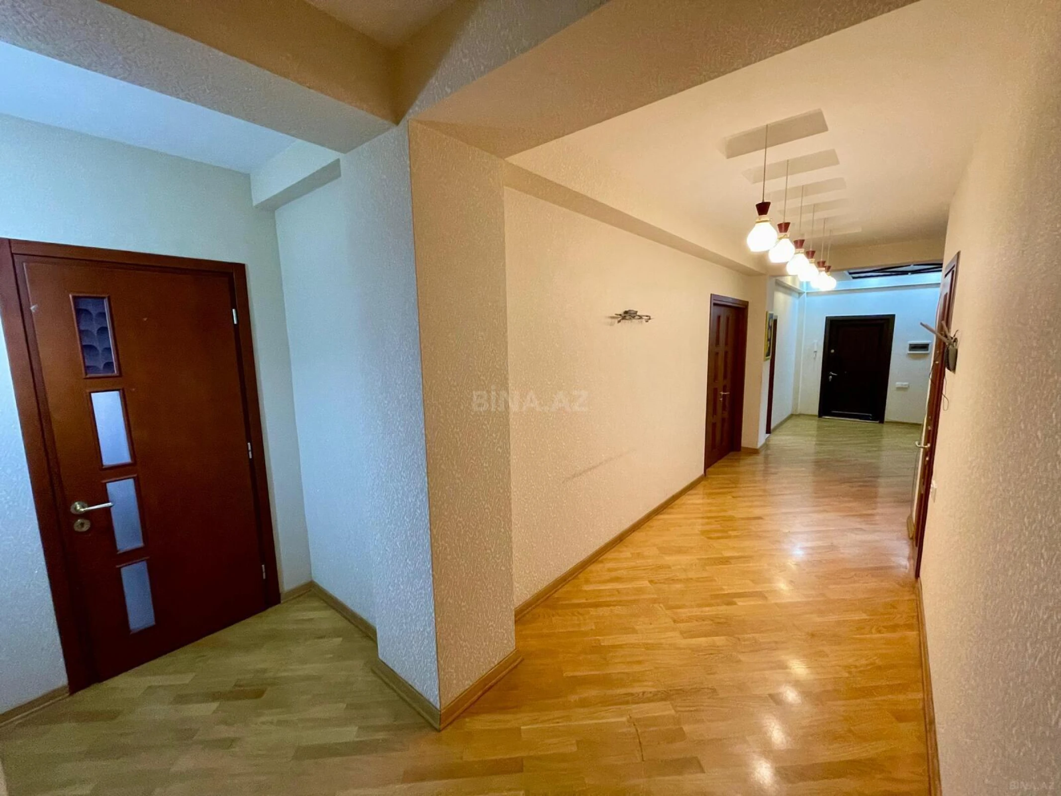 Kirayə verilir 3 otaqlı mənzil 185 m²