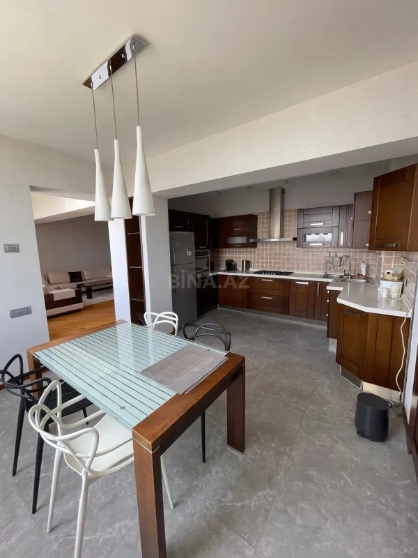 Kirayə verilir 4 otaqlı mənzil 190 m²