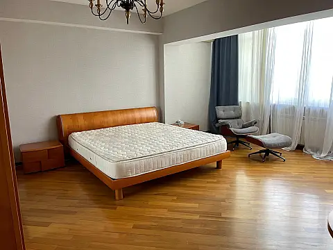 Kirayə verilir 4 otaqlı mənzil 190 m²