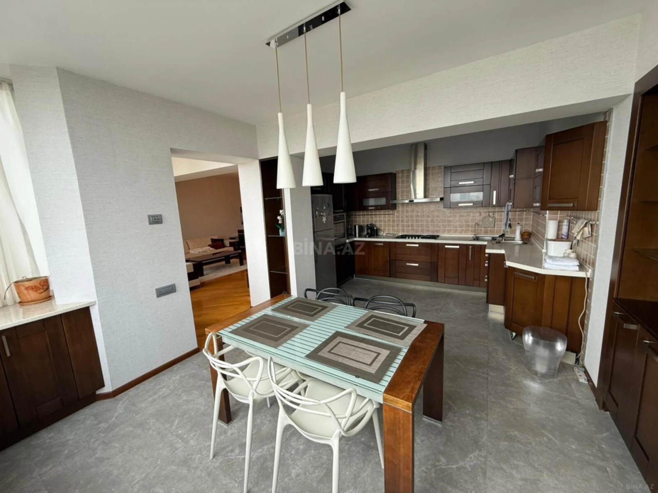 Kirayə verilir 4 otaqlı mənzil 190 m²