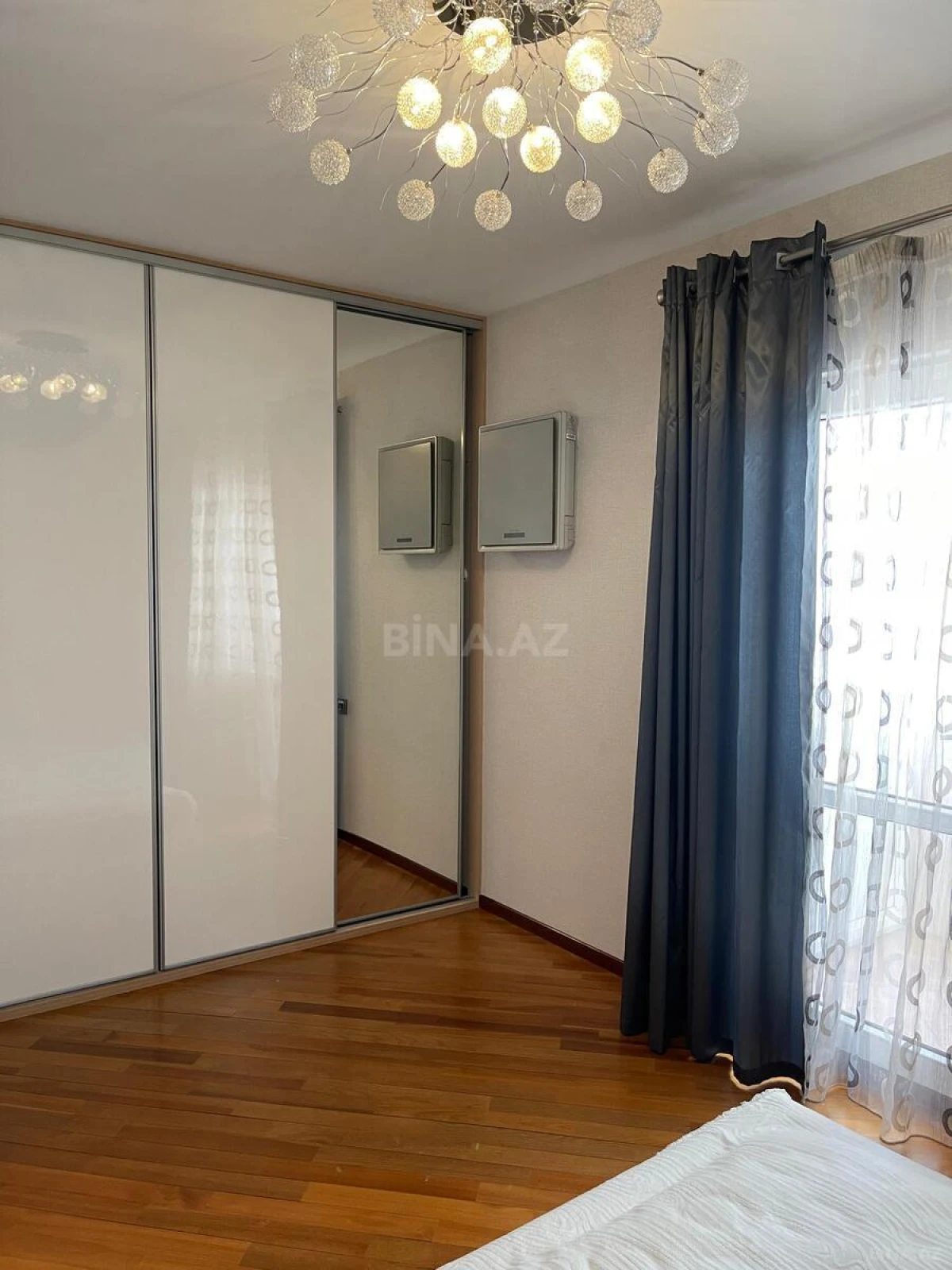 Kirayə verilir 4 otaqlı mənzil 190 m²