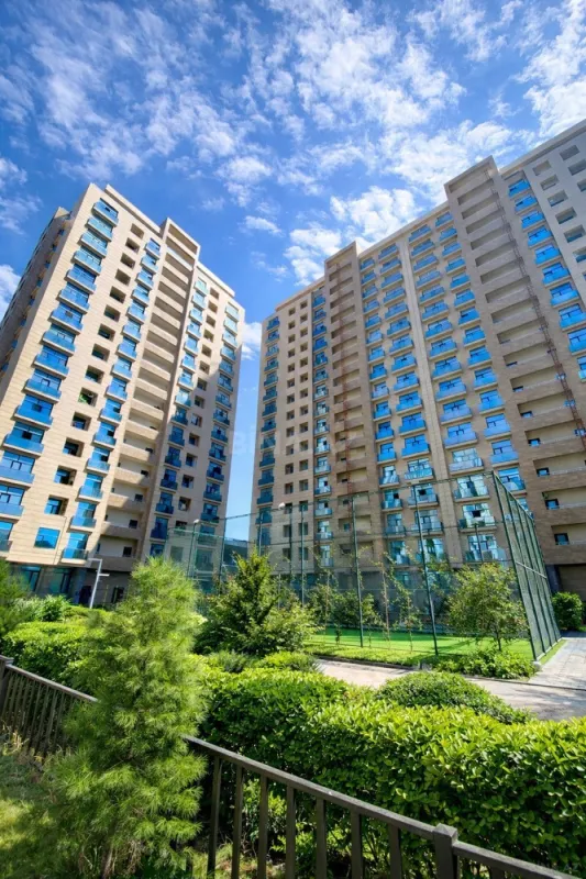 Satılır 4 otaqlı mənzil 143 m²