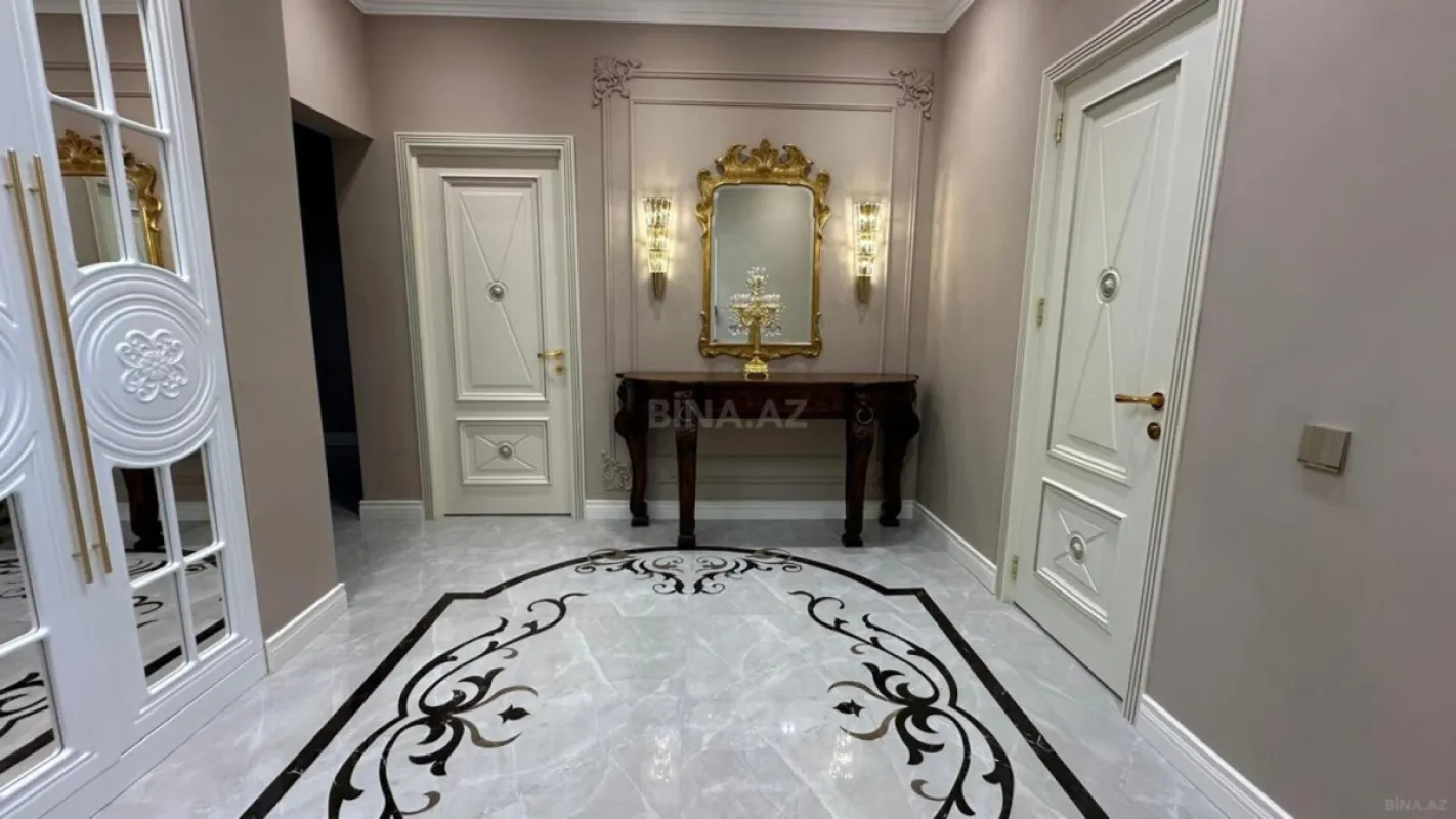 Satılır 3 otaqlı mənzil 132 m²