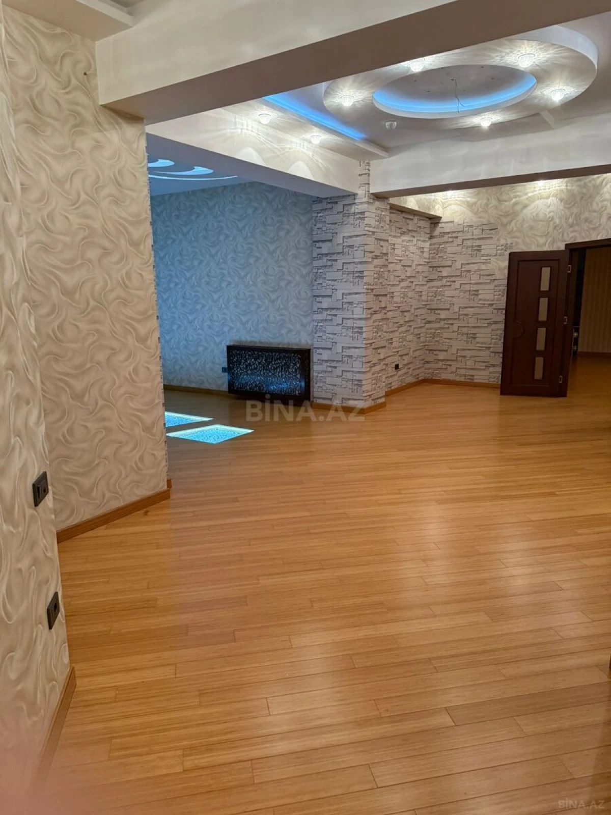 Satılır 4 otaqlı mənzil 316 m²