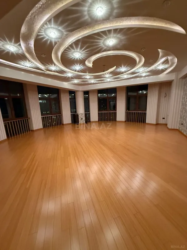 Satılır 4 otaqlı mənzil 316 m²