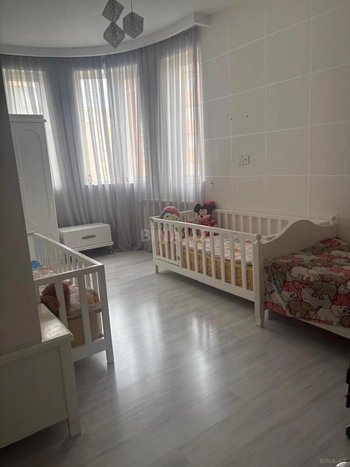 Satılır 3 otaqlı mənzil 98 m²