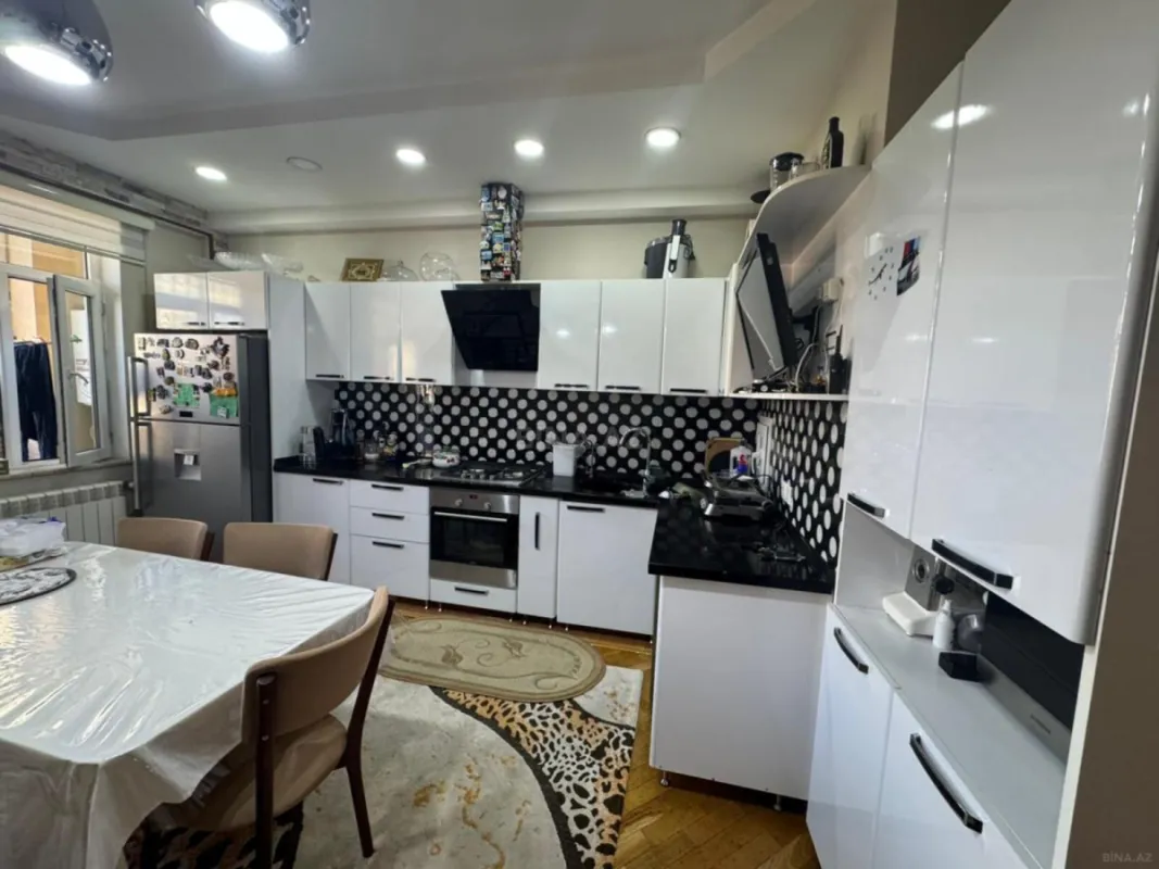Satılır 3 otaqlı mənzil 135 m²