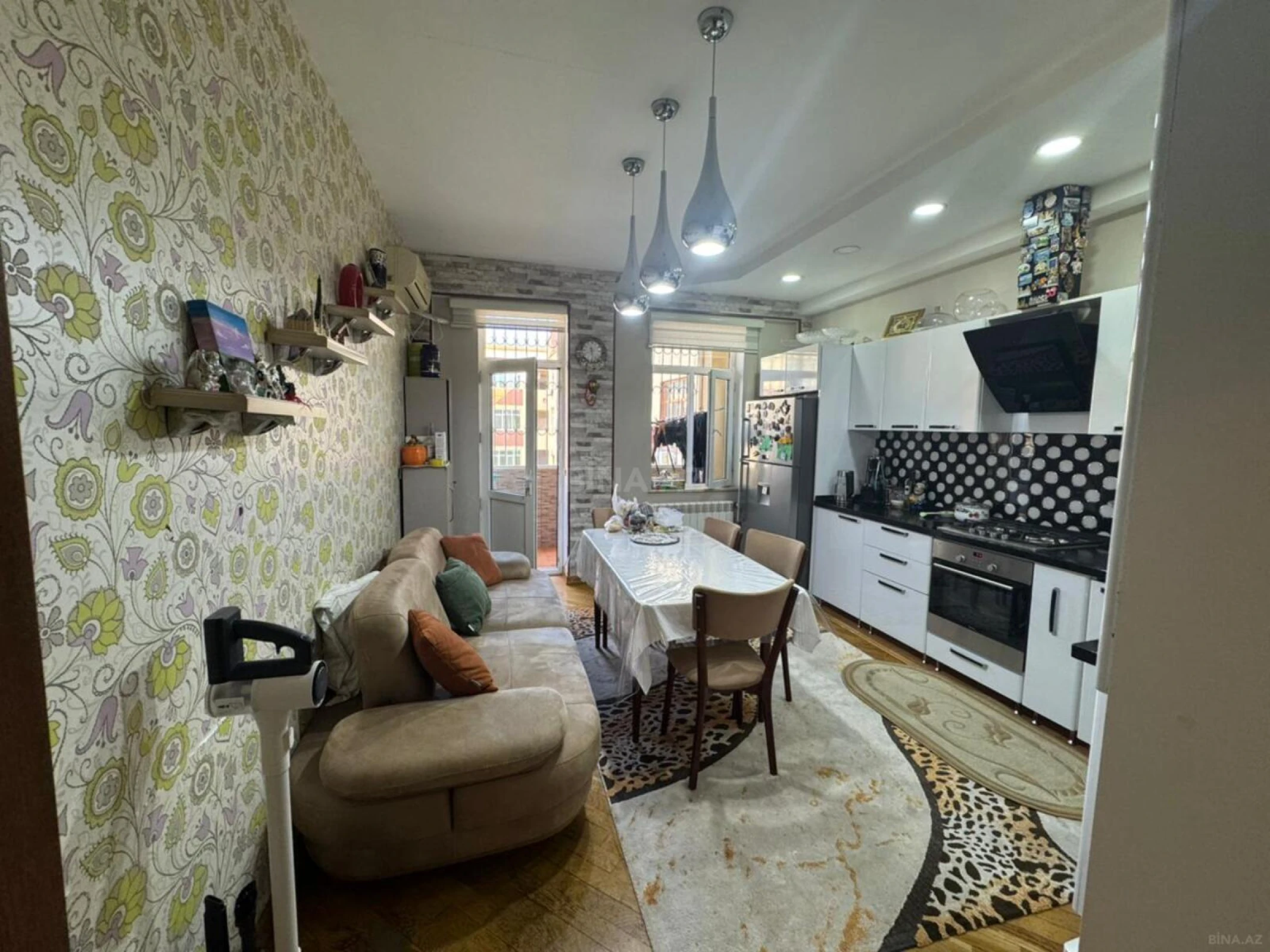 Satılır 3 otaqlı mənzil 135 m²