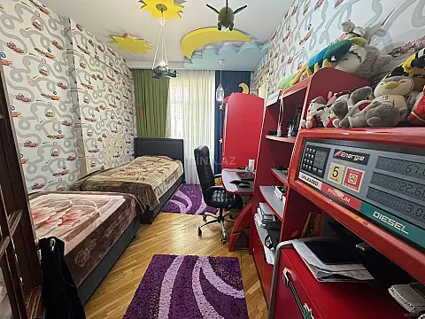 Satılır 3 otaqlı mənzil 135 m²