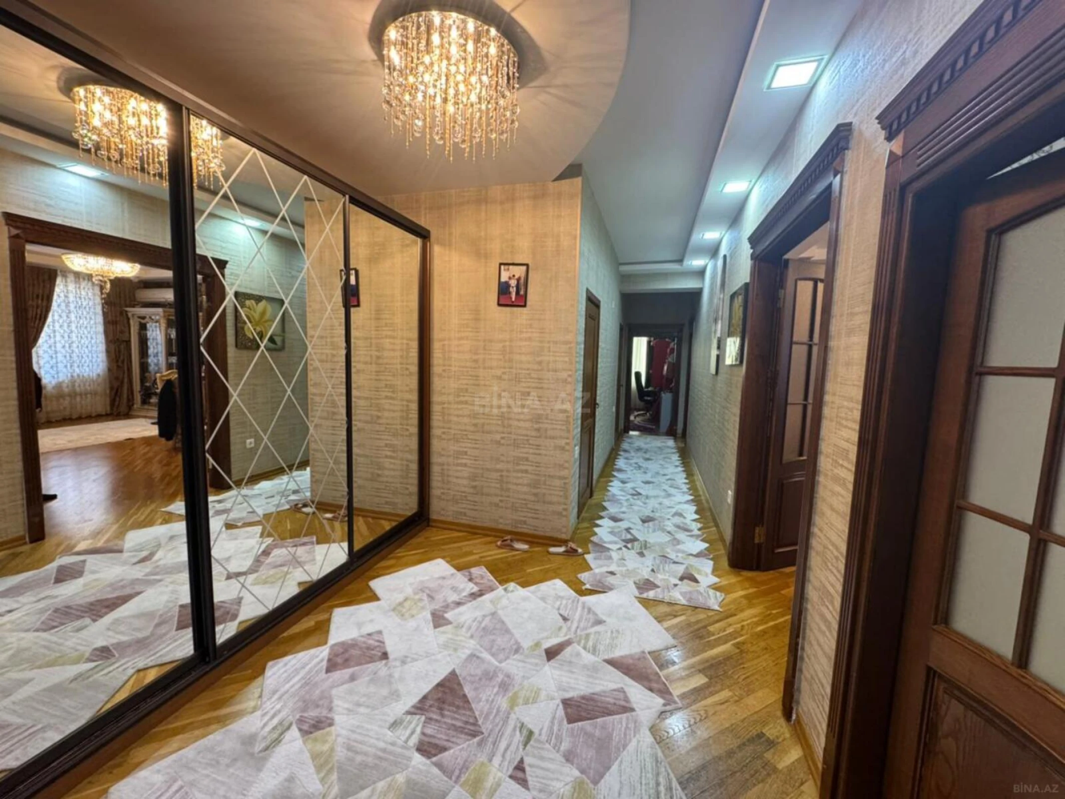 Satılır 3 otaqlı mənzil 135 m²