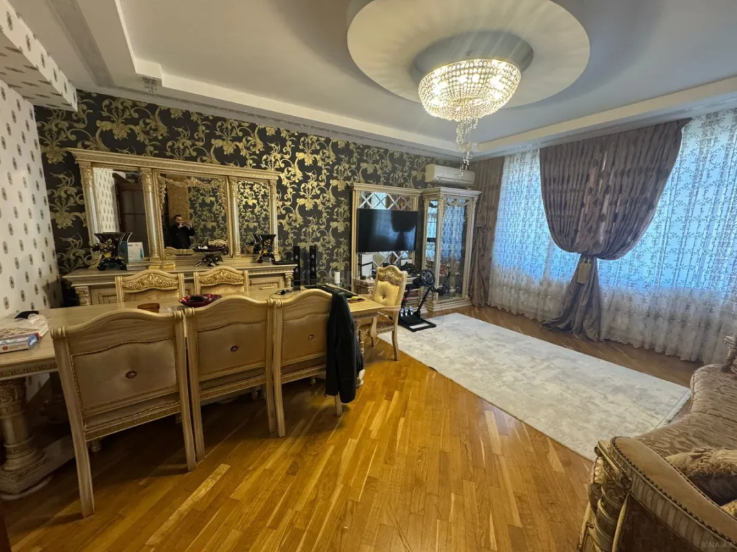 Satılır 3 otaqlı mənzil 135 m²
