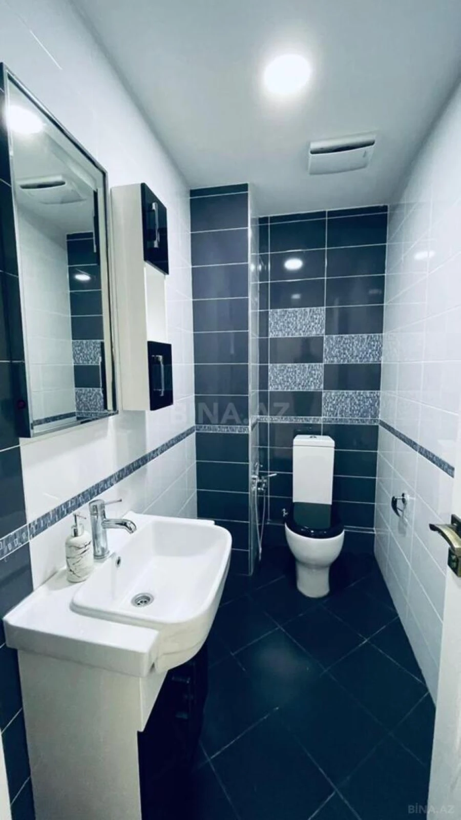 Kirayə verilir 3 otaqlı mənzil 180 m²