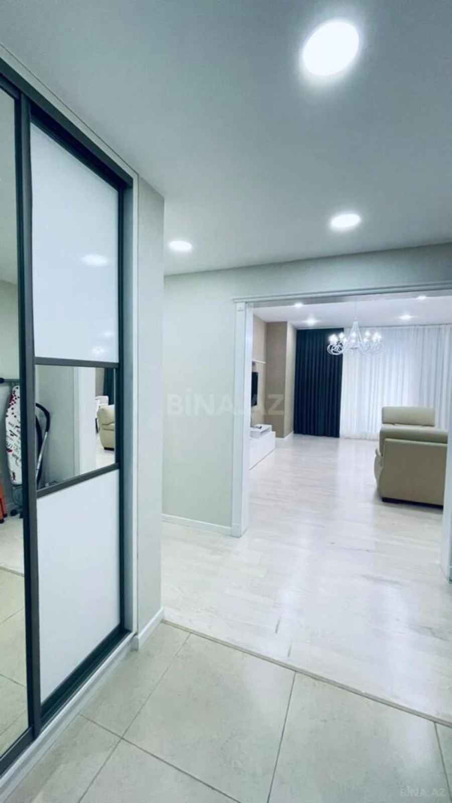 Kirayə verilir 3 otaqlı mənzil 180 m²