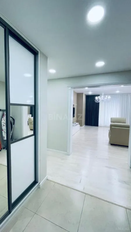 Kirayə verilir 3 otaqlı mənzil 180 m²