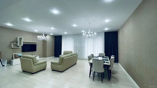 Kirayə verilir 3 otaqlı mənzil 180 m²